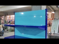 Quais são os diferentes tipos de prateleiras em um supermercado?