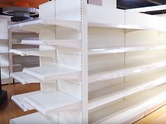 Como se chamam as prateleiras dos supermercados?