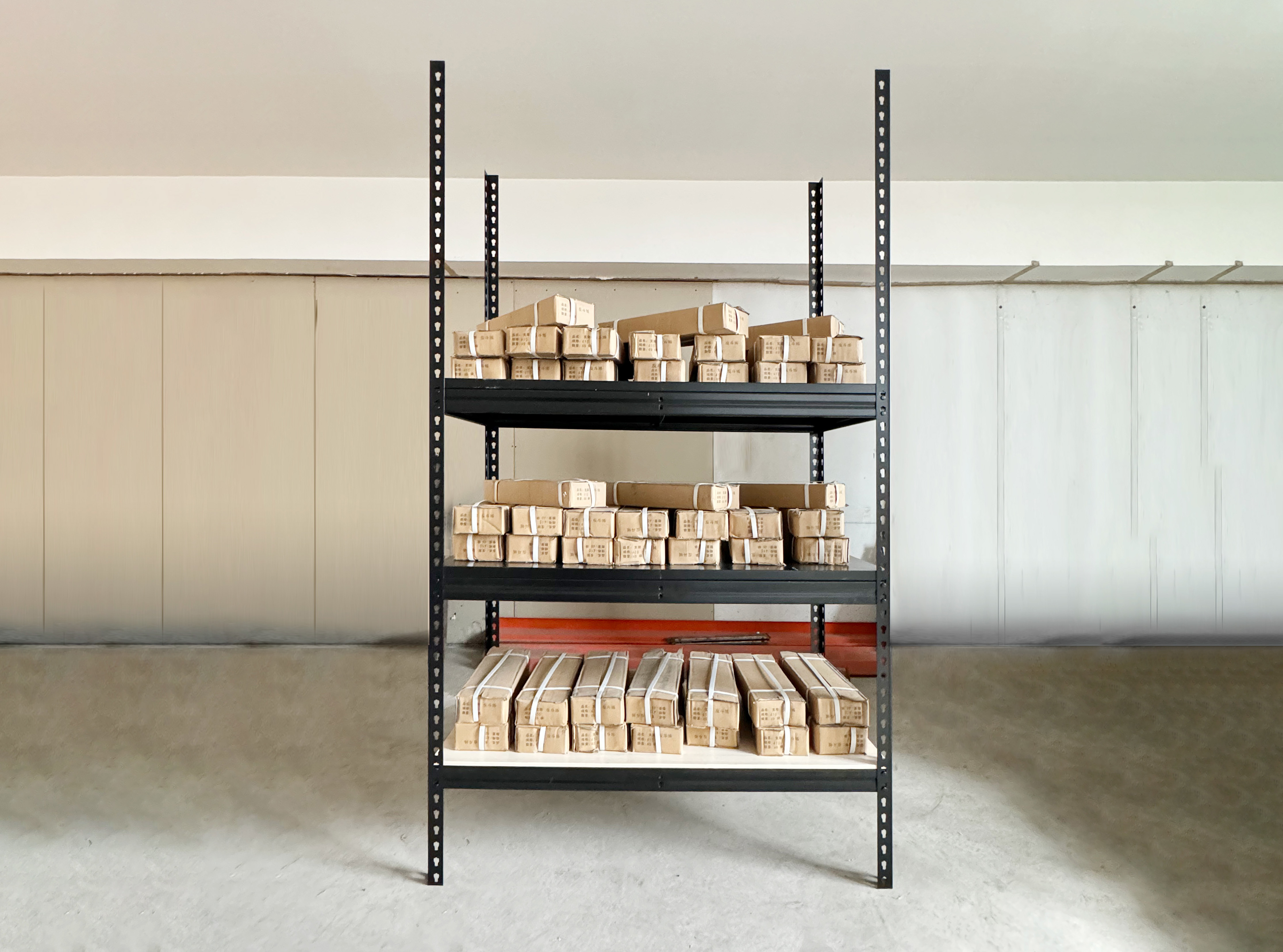 Últimos blogs da empresa sobre Quais são as diferenças significativas entre um rack de aço angular de 250 kg e um rack de aço angular normal?